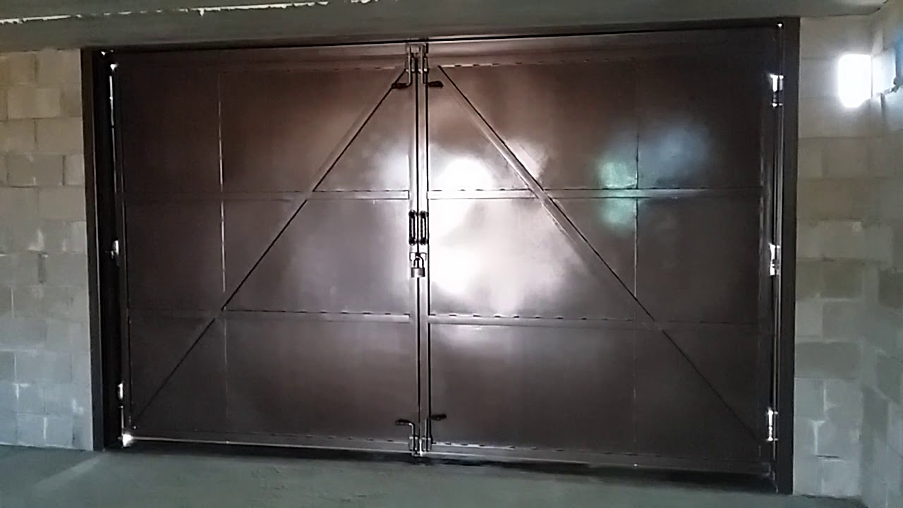 Открывай ворота гаража. Ворота гаражные металлические. Гаражные ворота железные. Ворота в гараж железные распашные. Металлические ворота для гаража.