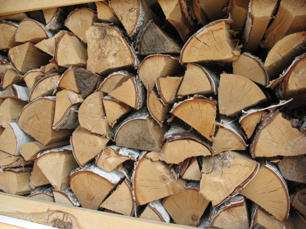 Какие дрова. Осина полено. Ясень дрова. Дрова для бани. Топливо дрова.