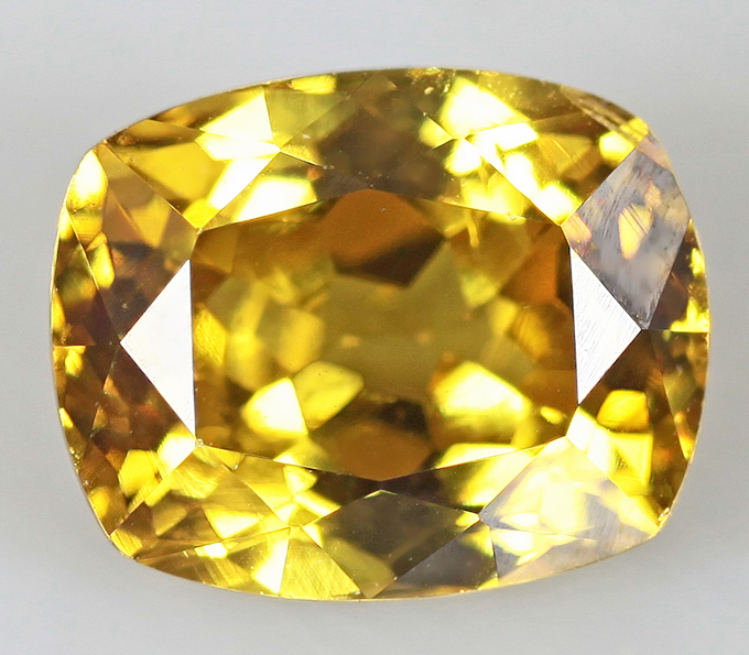 Гроссуляр и гидрогроссуляр. Камень гранат желтого цвета. Гранат гроссуляр. Португальская огранка. Гроссуляр камень.